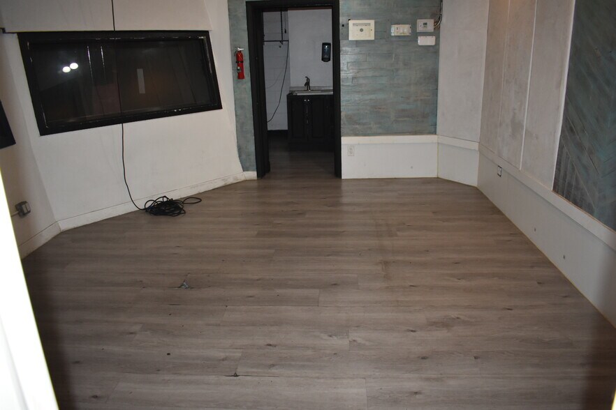 More Photos Of 1655 S Compton Ave, Los Angeles Manufacturing For Sale