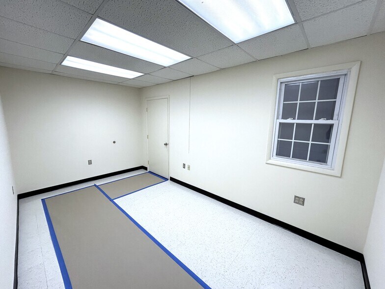 More Photos Of 601-615 Lofstrand Ln, Rockville Warehouse For Lease