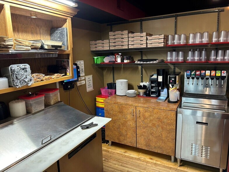 More Photos Of 801 Sixth St, Mendota Storefront Retail Residential For Sale