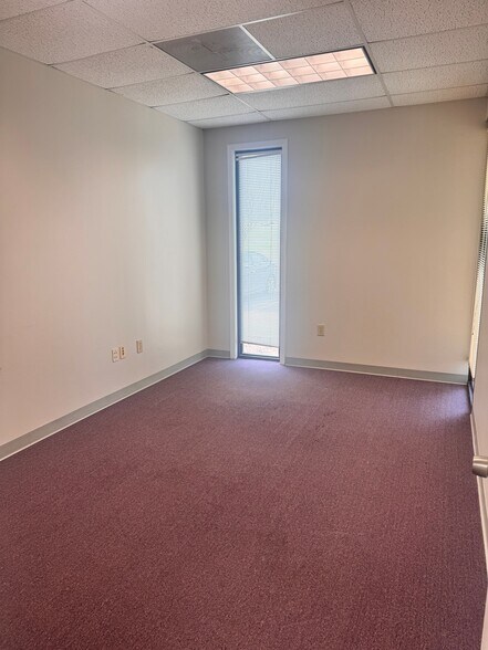 More Photos Of 100 - 104 Business Park Dr, Ridgeland Office For Sale