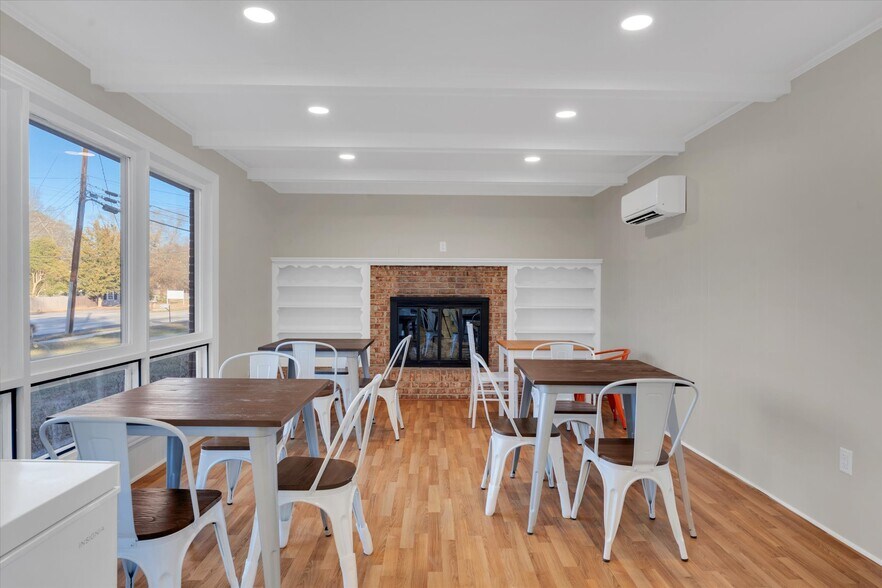 More Photos Of 323 W Georgia Rd, Simpsonville Restaurant For Sale