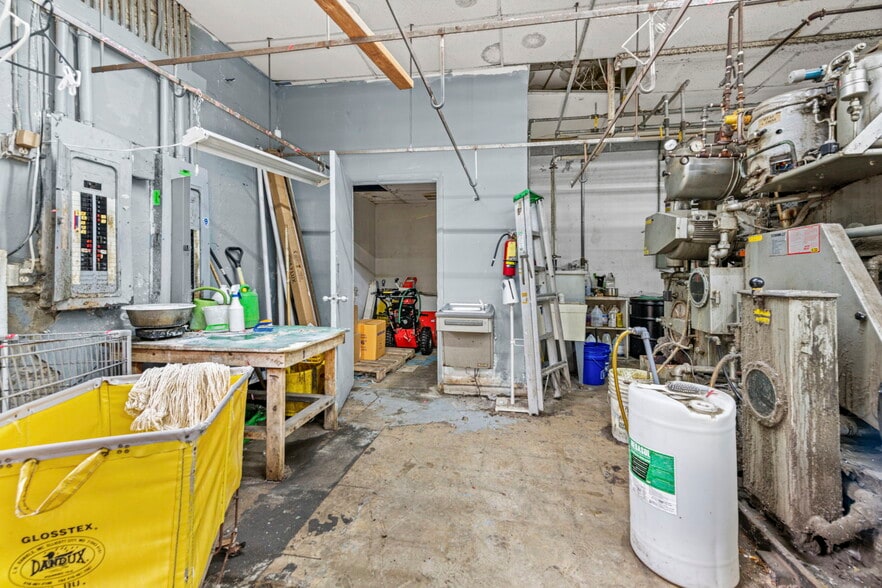 More Photos Of 16036 W 7 Mile Rd, Detroit Storefront For Sale