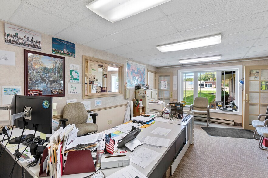 More Photos Of 531 N 8th St, Medford Distribution For Sale