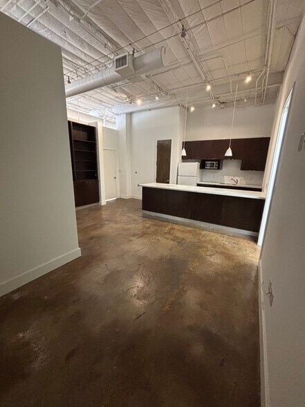 More Photos Of 805 Rhode Pl, Houston Loft Creative Space For Lease