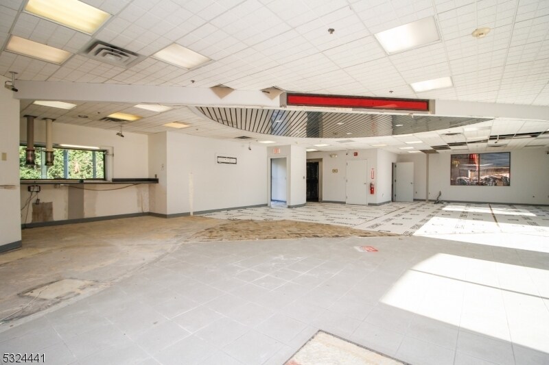 More Photos Of 426 Ridgedale Ave, East Hanover Bank For Lease