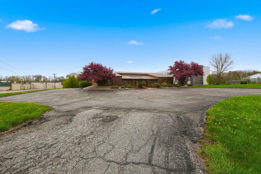More Photos Of 3201 E Center St, Warsaw Office For Sale