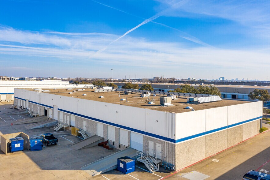 More Photos Of 11420 Mathis Ave, Farmers Branch Unknown For Lease