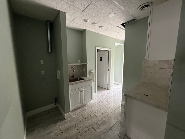 More Photos Of 213 Lake Ave, Saint James Storefront Retail Office For Lease