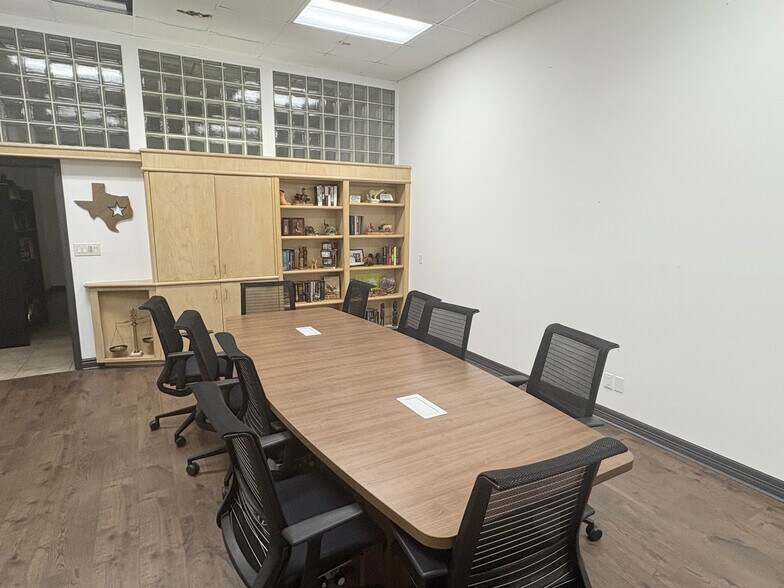 More Photos Of 6626 Gulf Fwy, Houston Warehouse For Sale