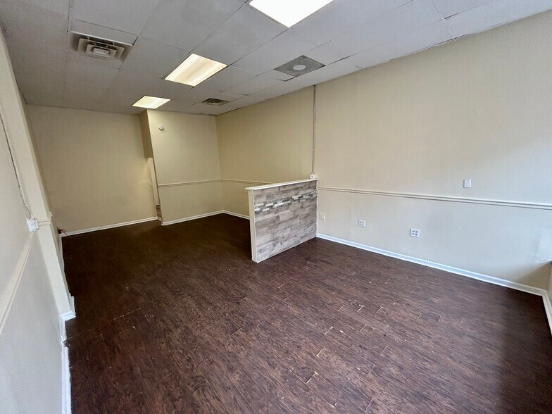 More Photos Of 7900-7910 S Essex Ave, Chicago Apartments For Lease