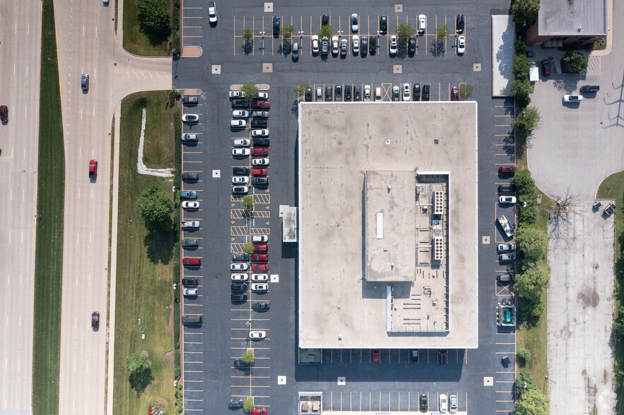 More Photos Of 2301 W 22nd St, Oak Brook Office For Lease