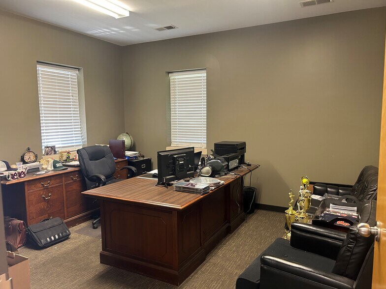 More Photos Of 1916 Central Ave, Chattanooga Distribution For Sale