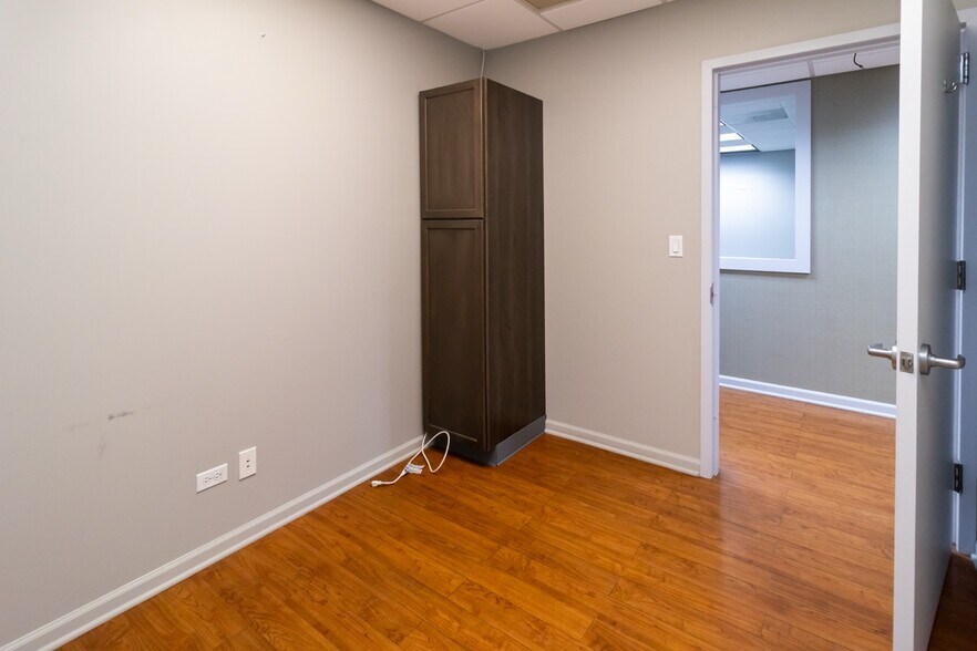 More Photos Of 2400 N Ashland Ave, Chicago Medical For Lease