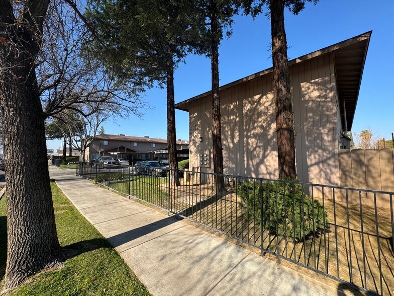 More Photos Of 2157-2175 Yosemite Pky, Merced Apartments For Sale