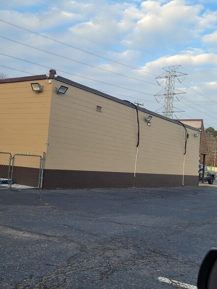 More Photos Of 2542 S Crater Rd, Petersburg Freestanding For Sale