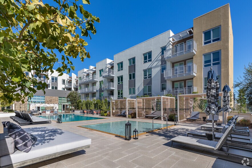 More Photos Of 585 Anton Blvd, Costa Mesa Apartments For Lease