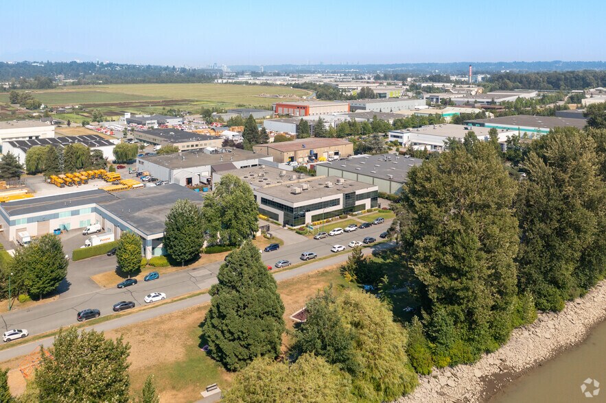 More Photos Of 7432-7440 Fraser Park Dr, Burnaby Warehouse For Lease