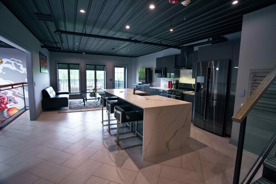 More Photos Of 2244 Ferry Rd, Naperville Flex For Sale