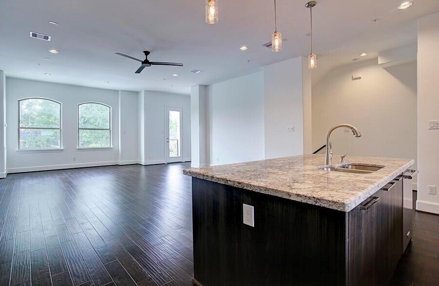 More Photos Of 3912 Ennis St, Houston Specialty For Sale