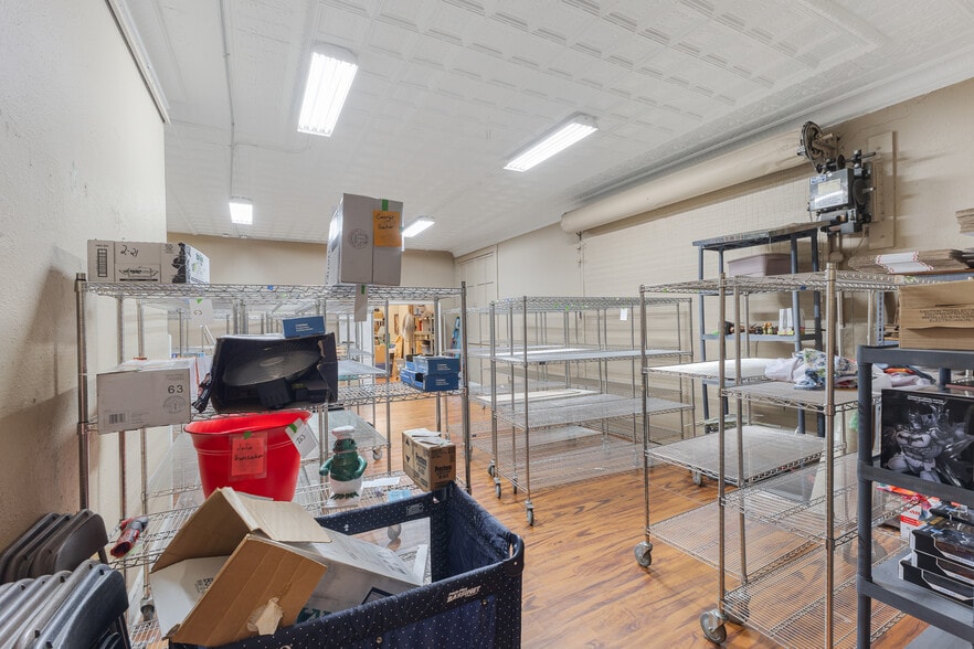 More Photos Of 160 E Morgan St, Martinsville Showroom For Sale