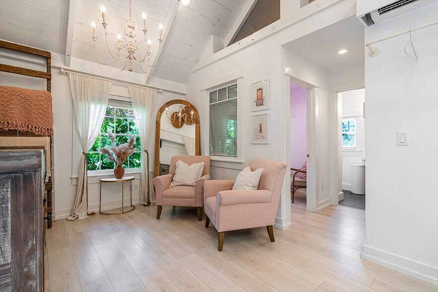 More Photos Of 215 S 4th St, Jacksonville Office For Sale