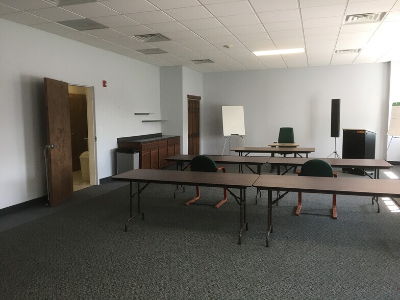 More Photos Of 480 State Rd, Bensalem Light Manufacturing For Lease