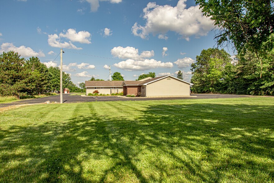 More Photos Of 1845 US Highway 127 N, Eaton Medical For Lease