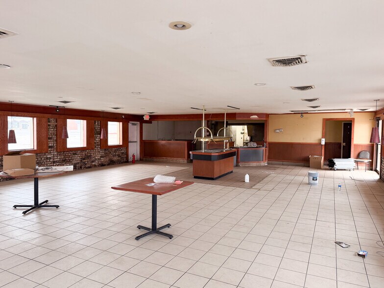 More Photos Of 2131 E 8th St, Odessa General Retail For Sale