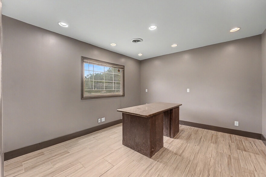 More Photos Of 1039 N Owasso Ave, Tulsa Light Manufacturing For Sale