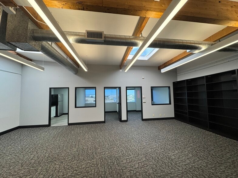 More Photos Of 2900 Orange Ave, Signal Hill Unknown For Lease