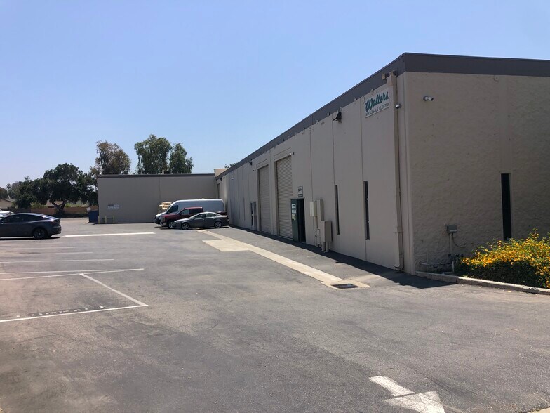 More Photos Of 490 E Easy St, Simi Valley Warehouse For Lease
