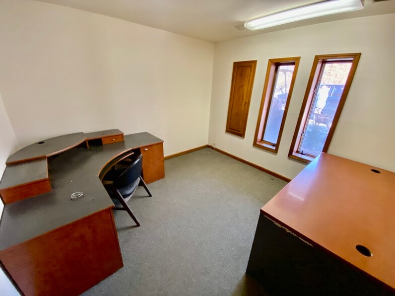More Photos Of 7257 N Dort Hwy, Mount Morris Warehouse For Lease