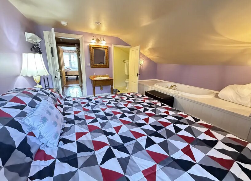 More Photos Of 1004 Park Ave, Galena Specialty For Sale