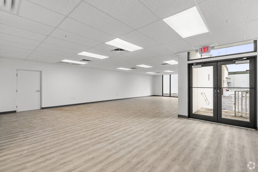 More Photos Of 6501 NW 37th Ave, Miami Warehouse For Lease