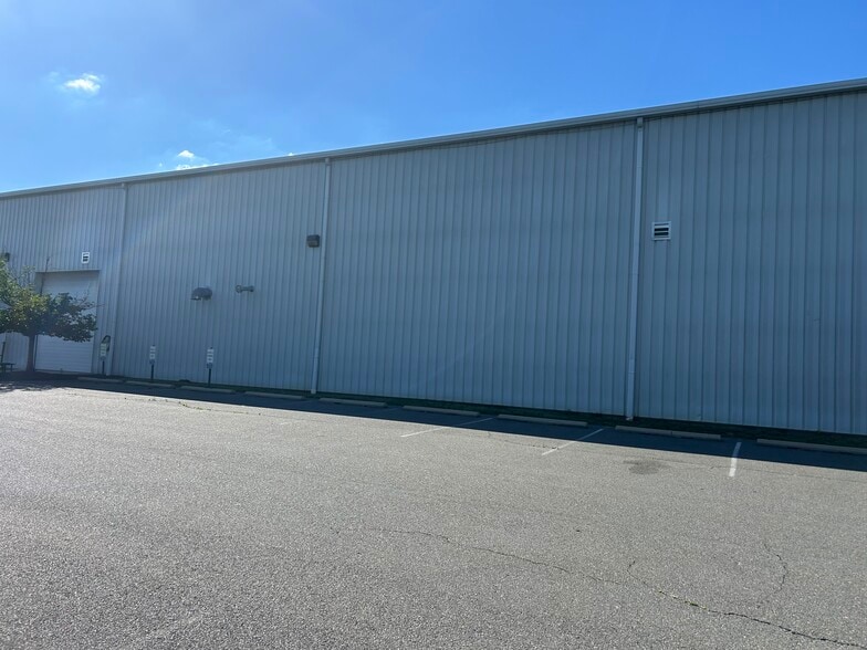 More Photos Of 450 Gateway Dr, Reading Manufacturing For Sale