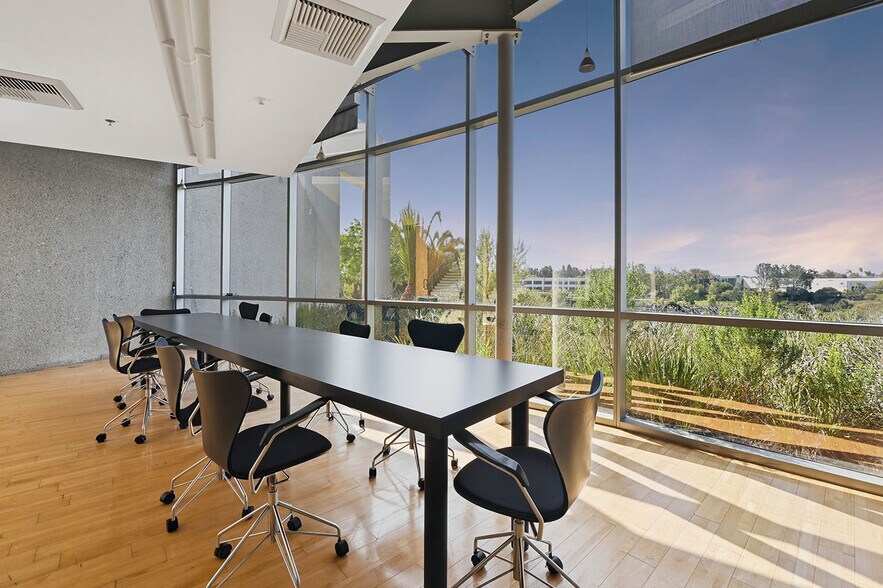 More Photos Of 1675 Faraday Ave, Carlsbad Warehouse For Sale