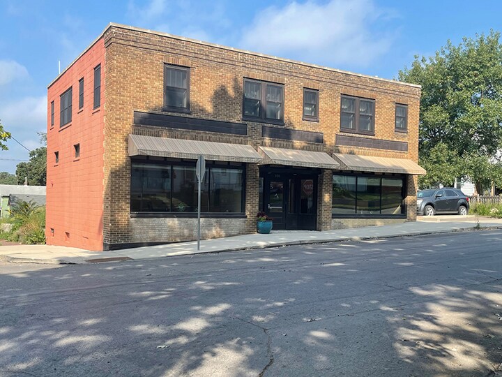 More Photos Of 800 19th St, Des Moines Storefront Retail Office For Lease