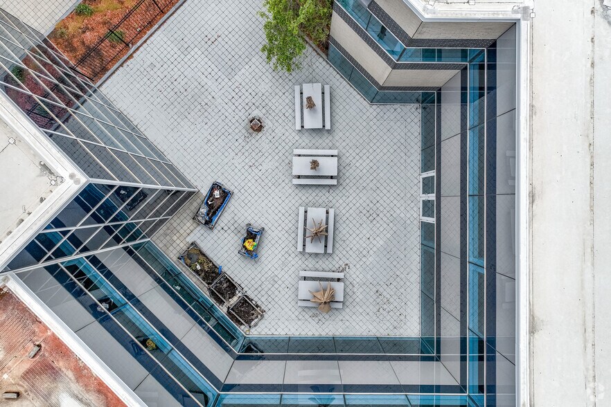 More Photos Of 572 S Salina St, Syracuse Medical For Lease