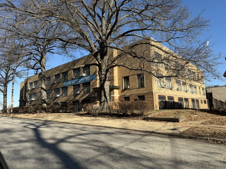 Primary Photo Of 5421 THEKLA Ave, Saint Louis Schools For Sale