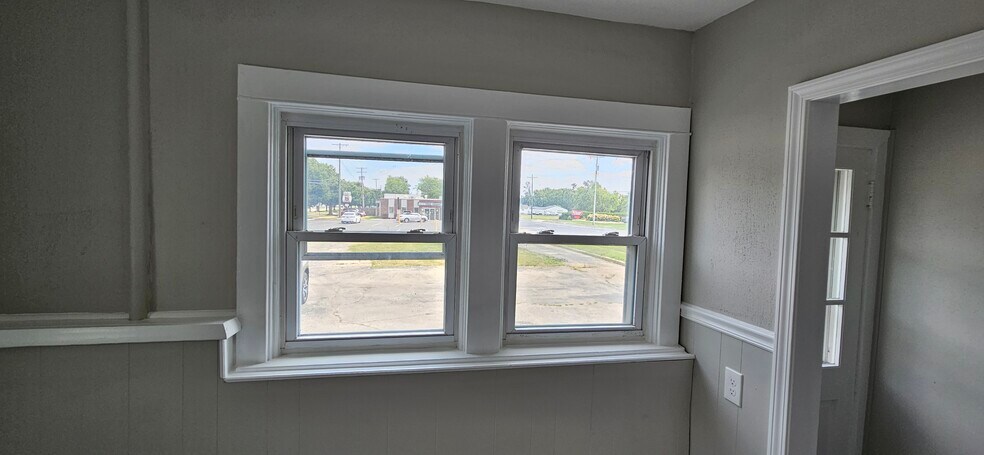 More Photos Of 436 E Dixie Dr, Dayton Freestanding For Lease