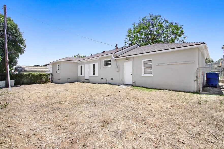 More Photos Of 3879 Dykes Ln, Riverside Apartments For Sale