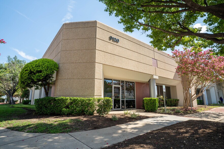 More Photos Of 9120 Burnet Rd, Austin Research And Development For Lease