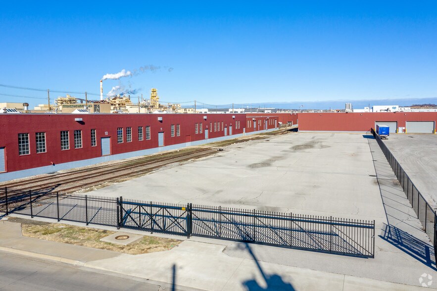 More Photos Of 88-92 Sunshine Rd, Kansas City Distribution For Lease