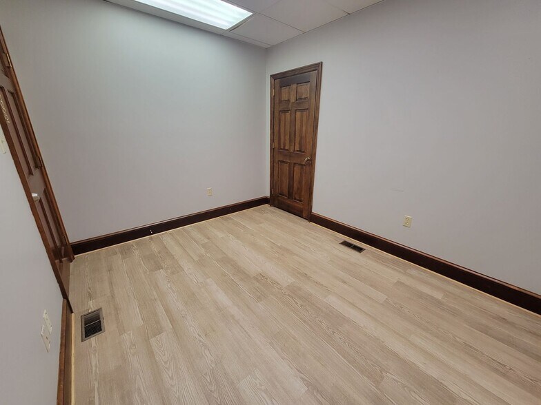 More Photos Of 215 Church St, Lenoir Office For Sale