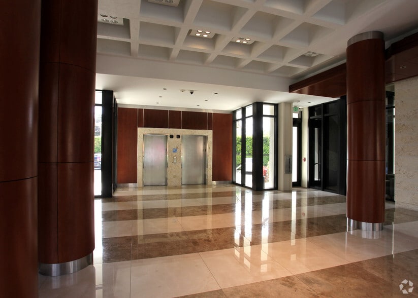 More Photos Of 400 University Dr, Coral Gables Office For Lease
