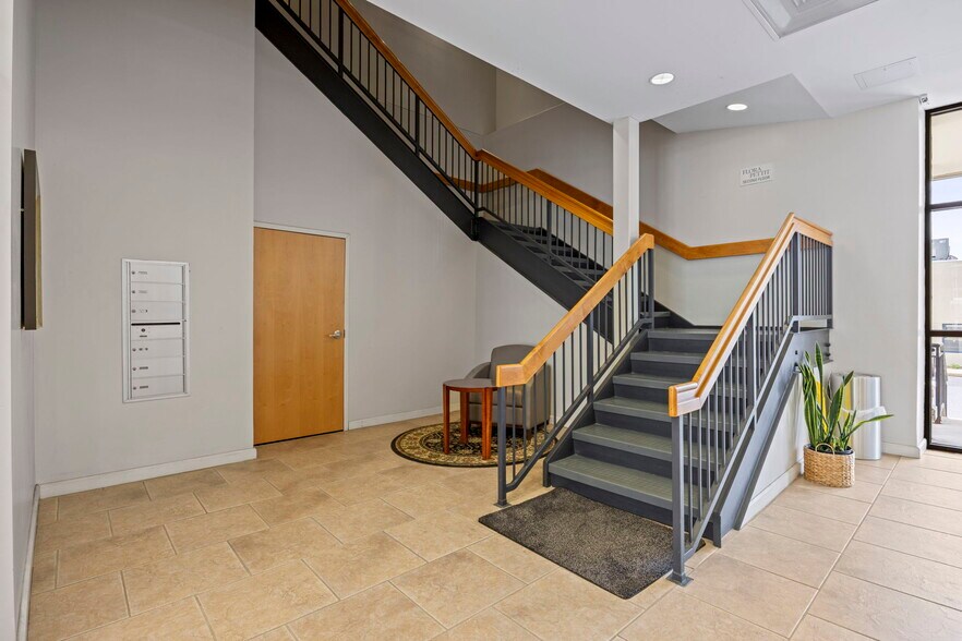 More Photos Of 90 N Main St, Harrisonburg Office For Sale