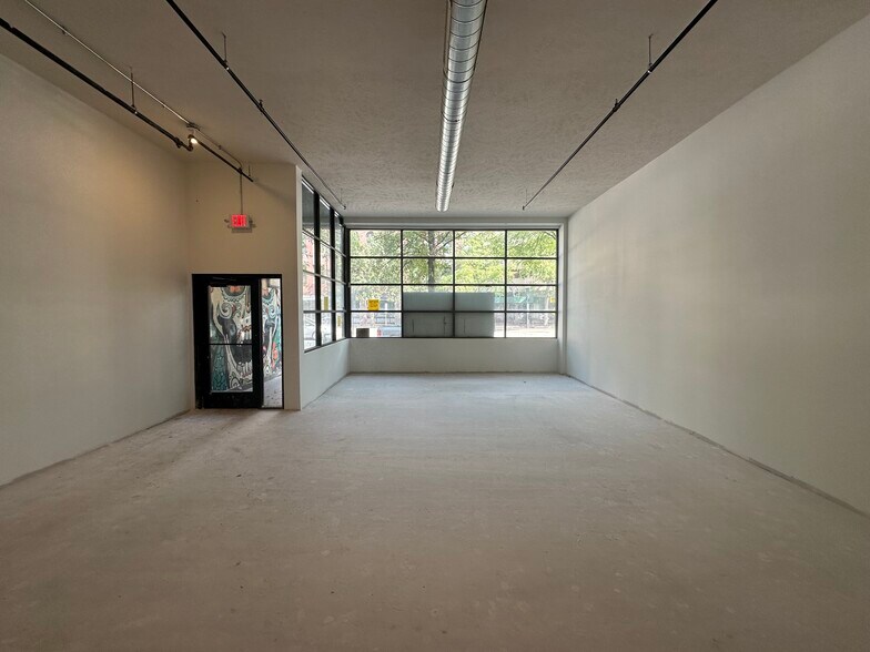 More Photos Of 1323 O St, Lincoln Bar For Lease