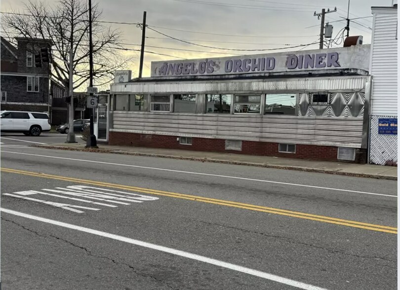 More Photos Of 805 Rockdale Ave, New Bedford Restaurant For Sale