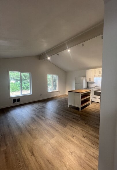 More Photos Of 10441 17th Ave SW, Seattle Multifamily For Sale