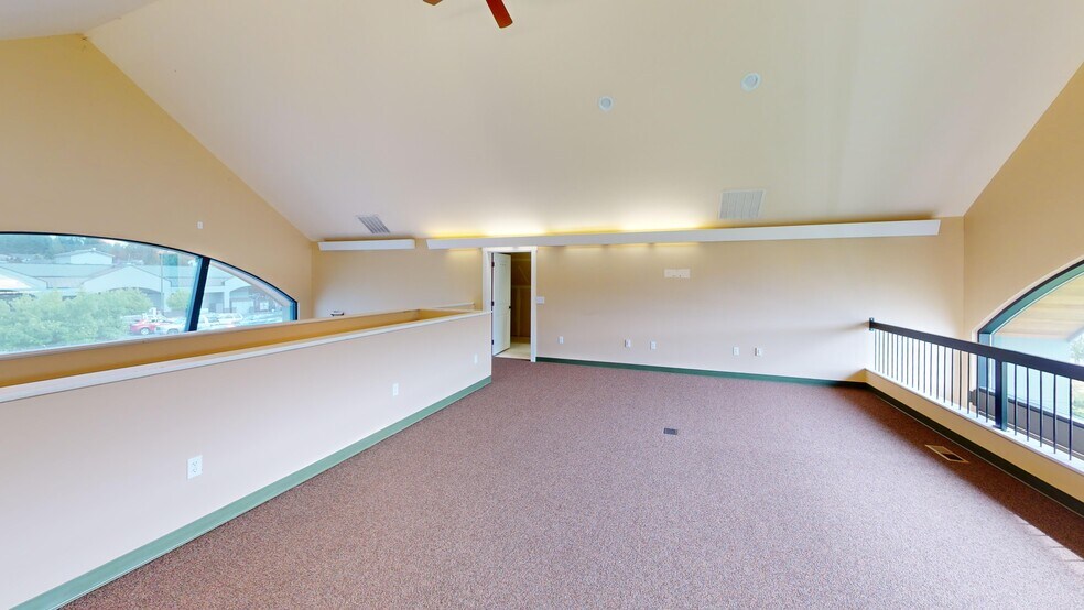 More Photos Of 370 NE Camano Dr, Camano Island Office For Lease